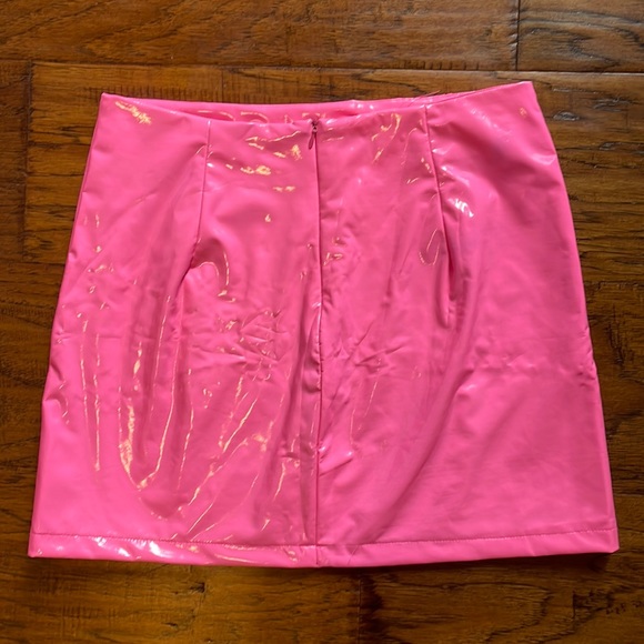 faux latex pink skirt - Picture 2 of 7